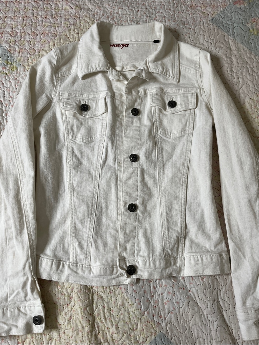 Wrangler White Denim Jacket with Dark Buttons